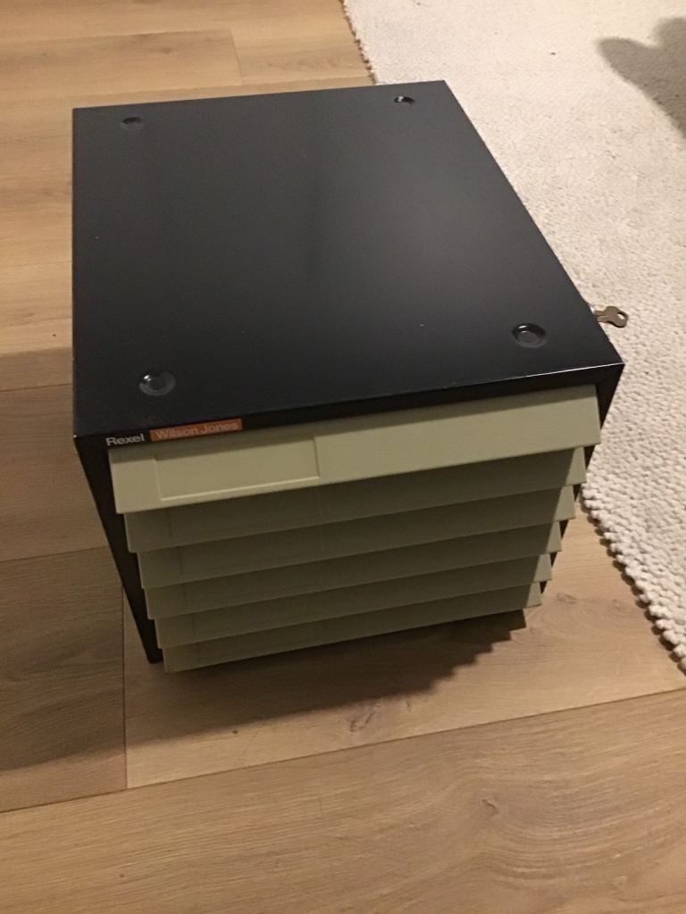 Metal drawer cabinet