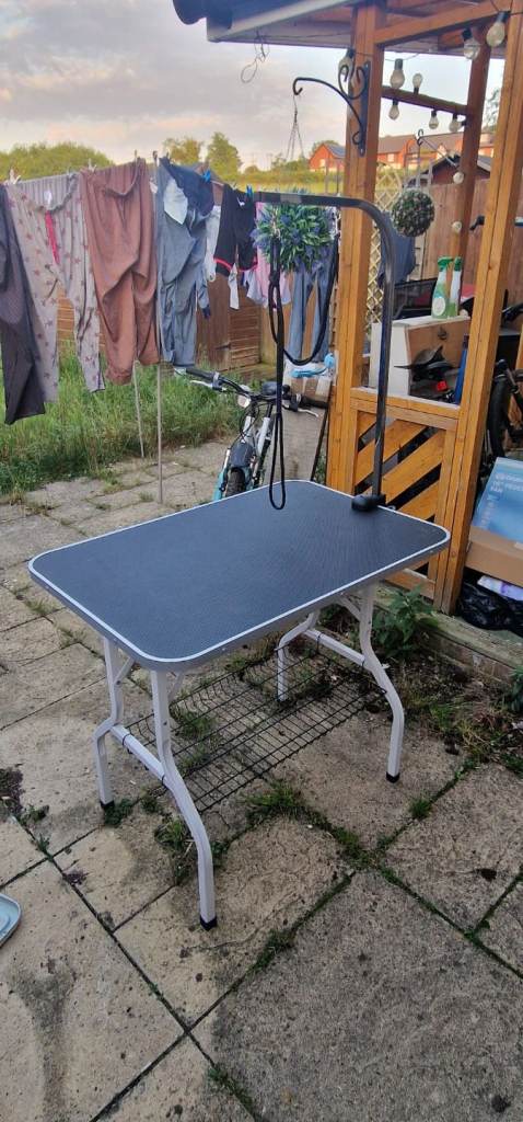 Foldable dog grooming table 