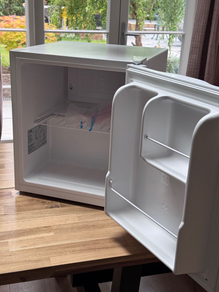 Mini fridge Logik