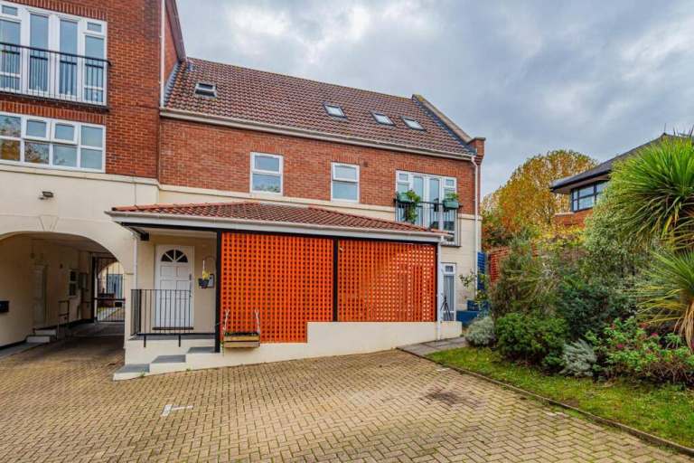 1 Bedroom Flat in Easton, Bristol - 40m2 - No Chain - Private Parking Space in a Gated Community