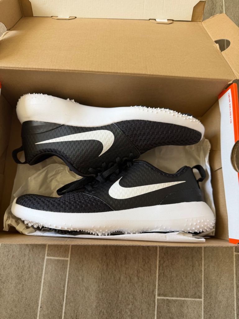 New Nike Trainers – Black and White