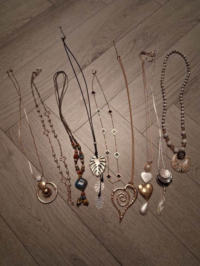 Beautiful elegant necklaces 