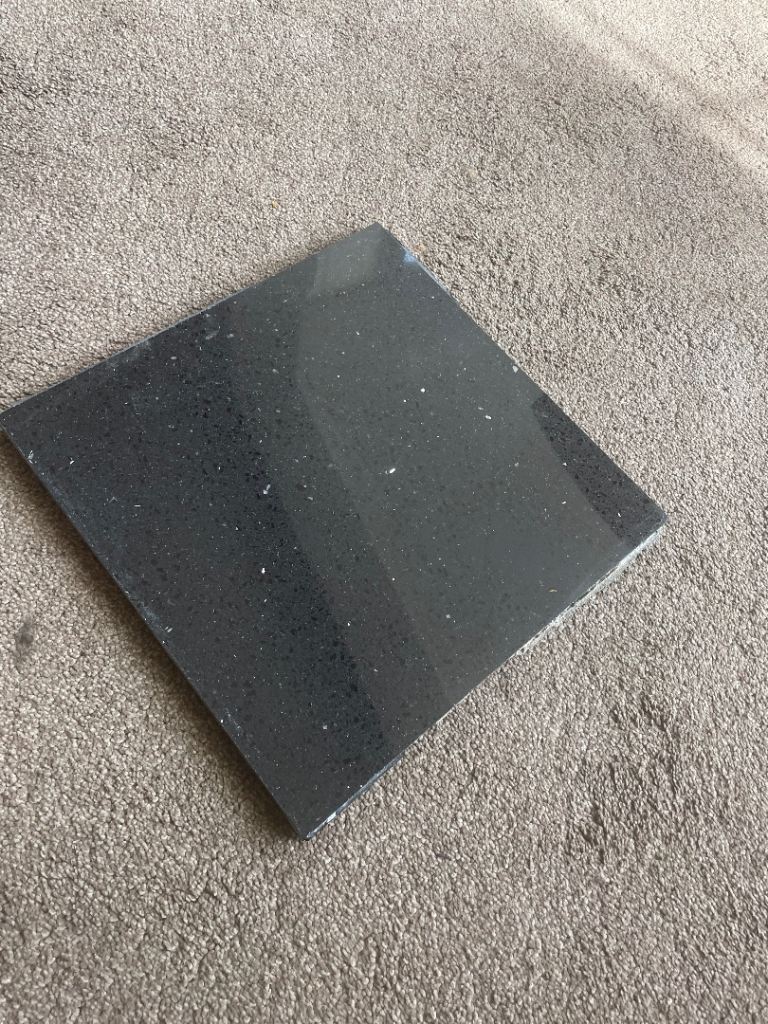 Granite wal/floor tiled