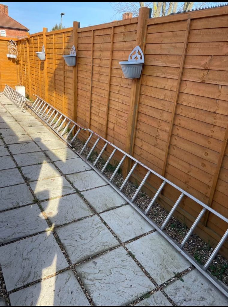 Ladder for sale, used, in good condition, not cracked. It consists of 3 sections. 