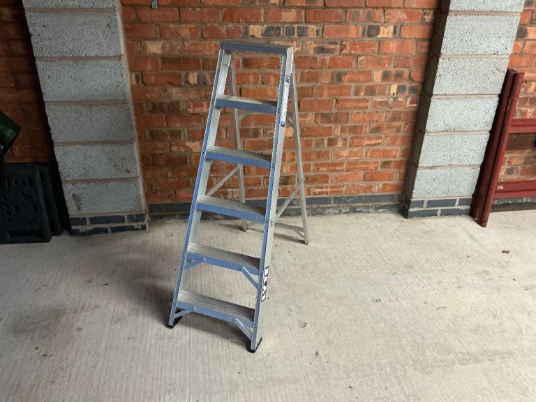 Lyte industrial step ladders 6 tread in excellent condition.