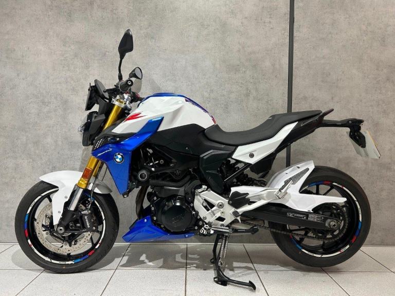 72/2022 BMW F900R Sport - 7106 miles - TRI-COLOUR!