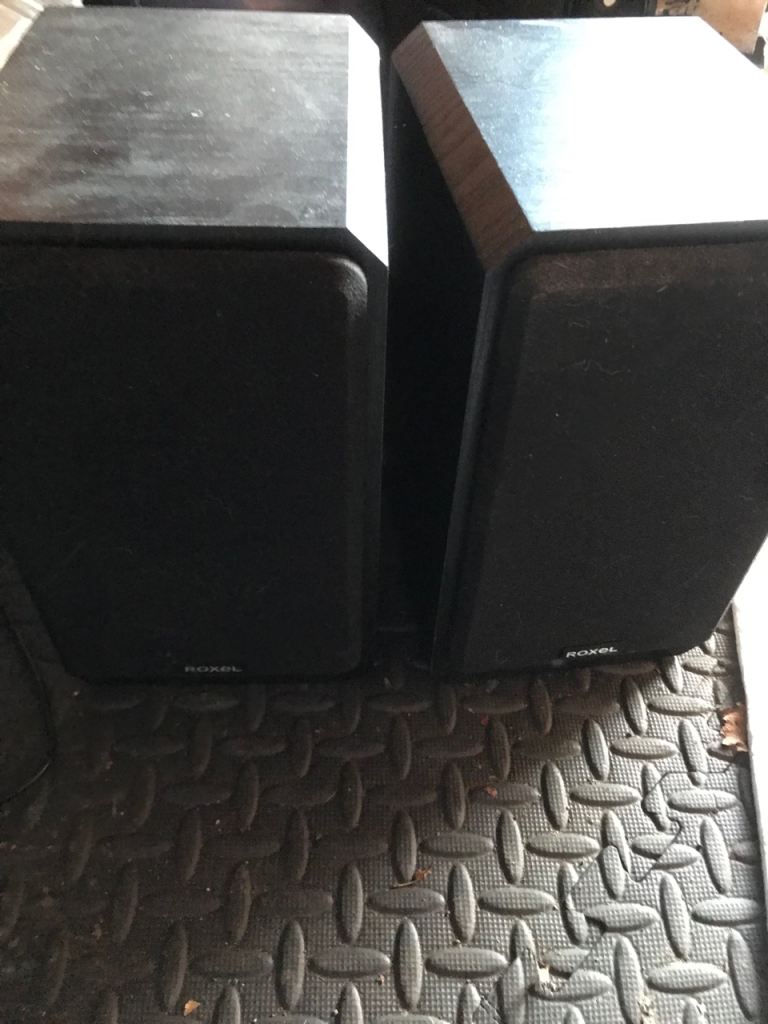 Bookshelf speakers 