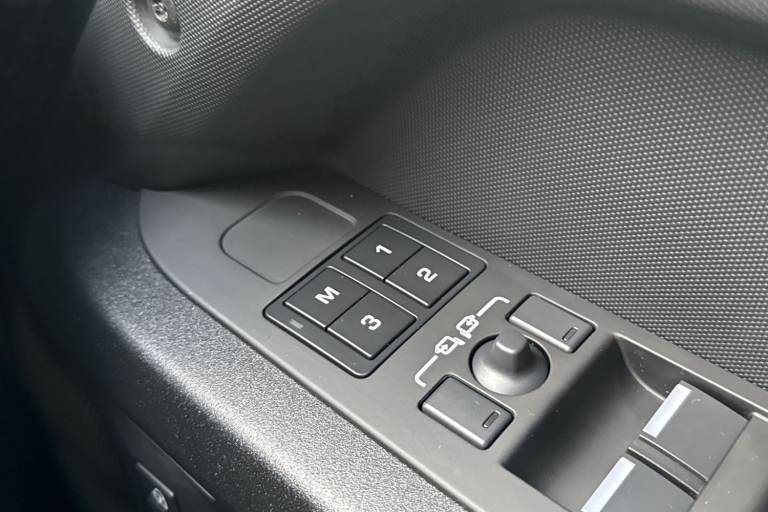 2025 Land Rover Defender 110 4.4 P635 V8 MHEV OCTA Auto 4WD Euro 6 (s/s) 5dr SUV Automatic