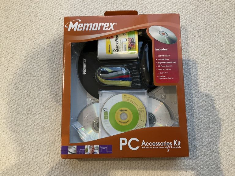 Memorex - PC Accessories Kit - mouse mat ,discs etc 