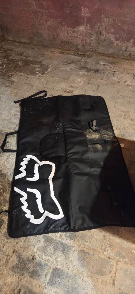 Fox tailgate cover