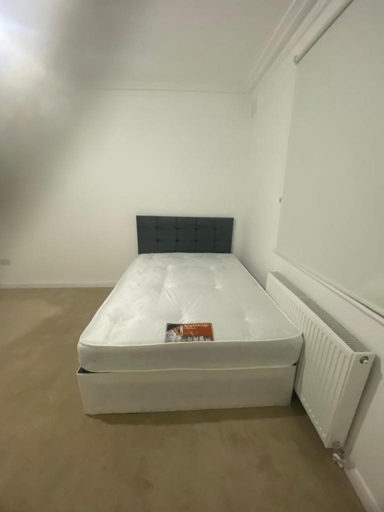 Beautiful room share Crystal Palace large double bedroom