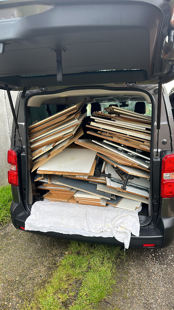 WASTE REMOVAL - ALL LONDON ZONES - RUBBISH JUNK CLEARANCE - CHEAP REMOVAL SERVICE 