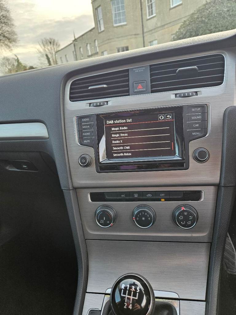 Volkswagen golf 1.6tdi bluemotion technology economy model estate £20 ayear tax FSH