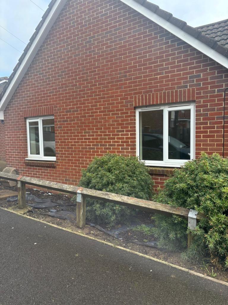 2 Bed Bungalow YEOVIL For 1/2 Bed in Dorset, Hampshire, Surrey, Berks, West Sussex, NW Ldn SW London