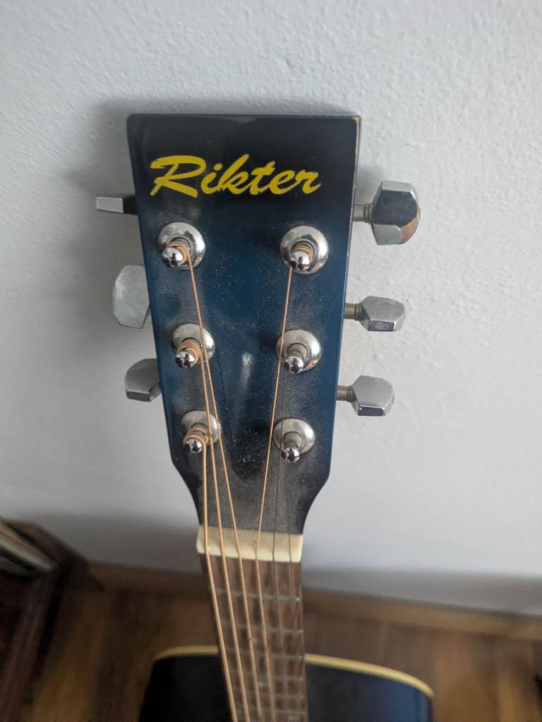 Guitar acoustic good condition 