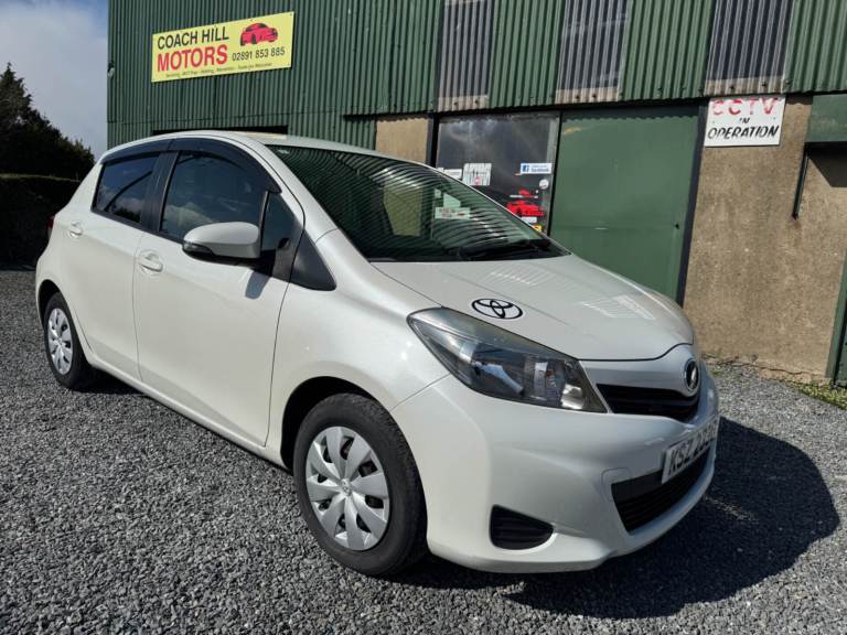AUTOMATIC TOYOTA YARIS ONLY 22000 MILES 