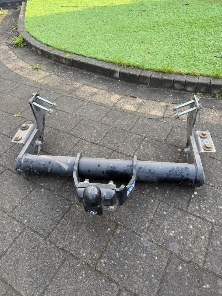 Maxus delivery 9 Tow bar 