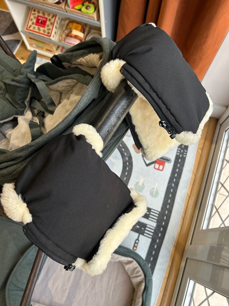 Mamas and Papas Strada Pram Bundle - Pram + Carry Cot + Backpack + Footmuff + Hand Warmers