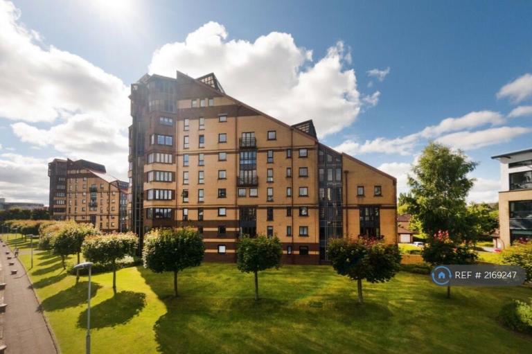 3 bedroom flat in Mavisbank Gardens, Glasgow, G51 (3 bed) (#2169247)