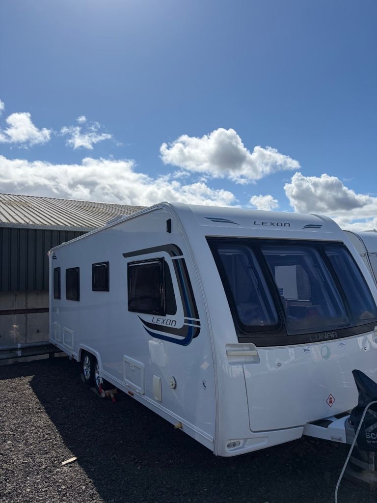 Lunar Lexon 640 Twin Axle Caravan 2015.