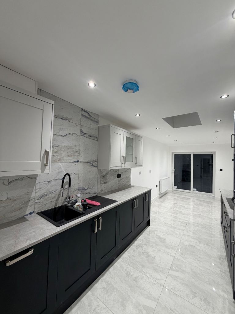 Newly Refurbished 4-5 Bedroom House to rent - Croydon