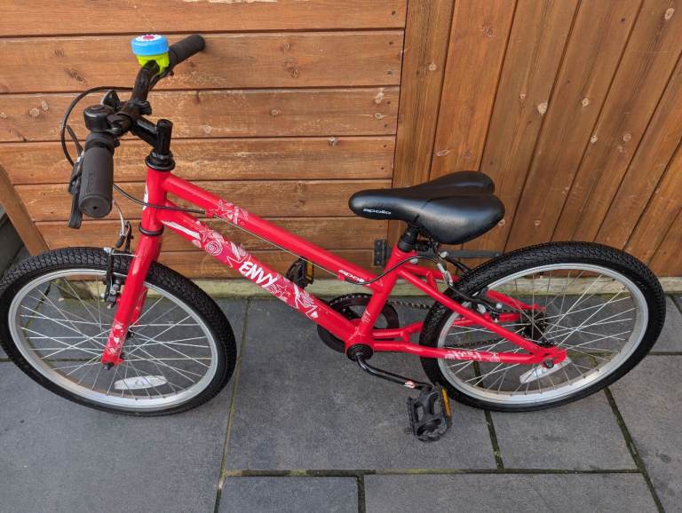 Apollo girls envy bike 20 inch wheels