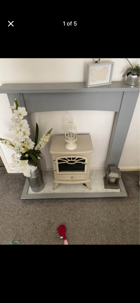 Fire surround , hearth and fire . 