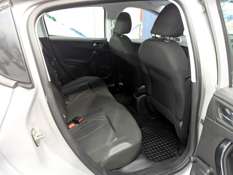 2015 Peugeot 208 1.2 VTi Active 5dr HATCHBACK Petrol Manual