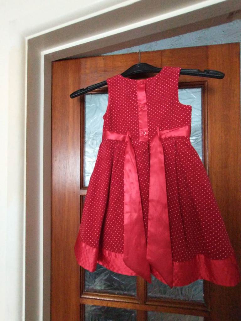GIRLS' XMAS DAY DRESS. AGE 18MTHS/2YRS. AS NEW COND.