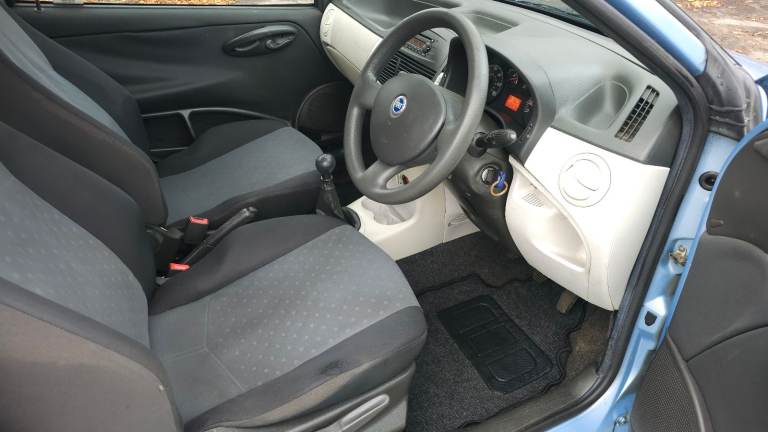 Fiat, PUNTO, Hatchback, 2005, Manual, 1242 (cc), 3 doors