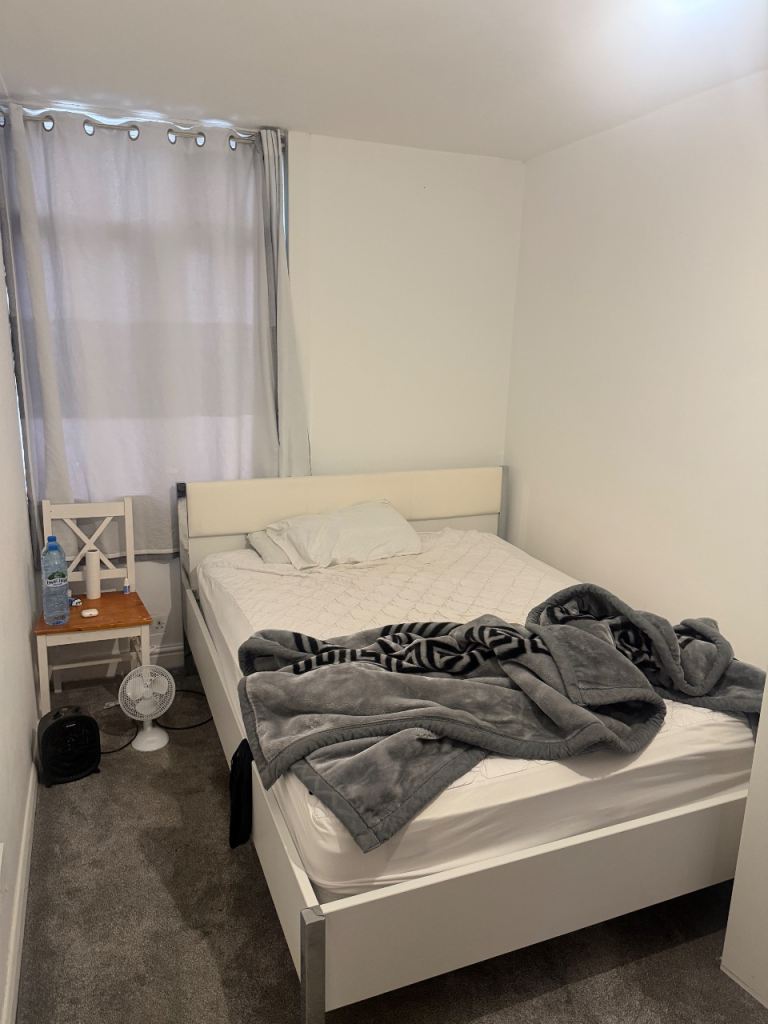 Studio flat to let 