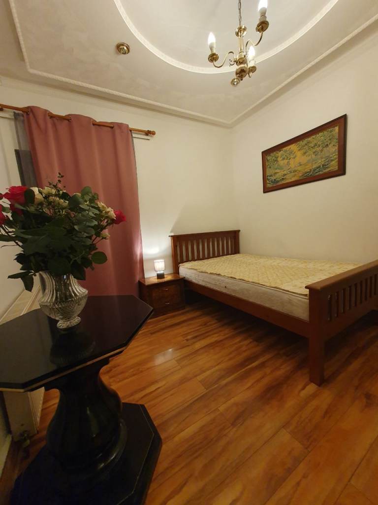 Nice fully furnished double room near high street