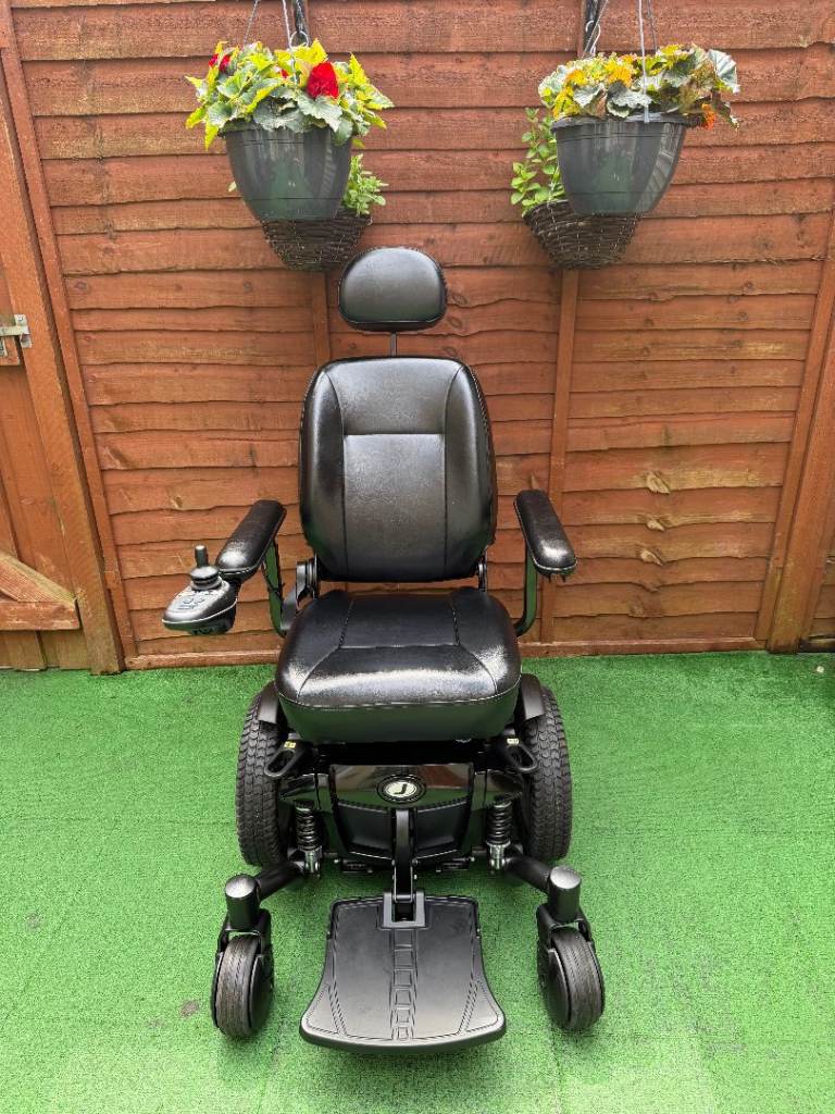 The Jazzy 600ES Electric Wheelchair-Powerchair. Like new. Delivery possible.