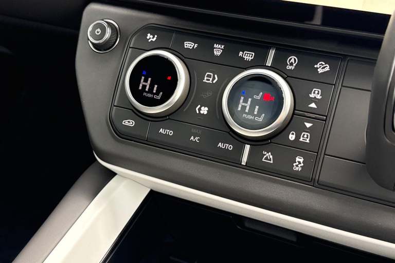 2025 Land Rover Defender 110 3.0 D250 MHEV X-Dynamic HSE Auto 4WD Euro 6 (s/s) 5dr SUV Automatic