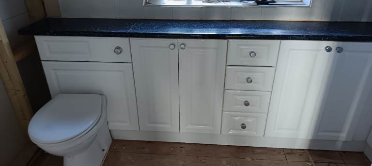 Bathroom vanity unit