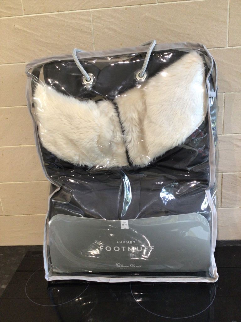 BRAND NEW SILVER CROSS FAUX FUR LUXURY FOOTMUFF IN ORIGINAL PACKAGING UNOPENED 