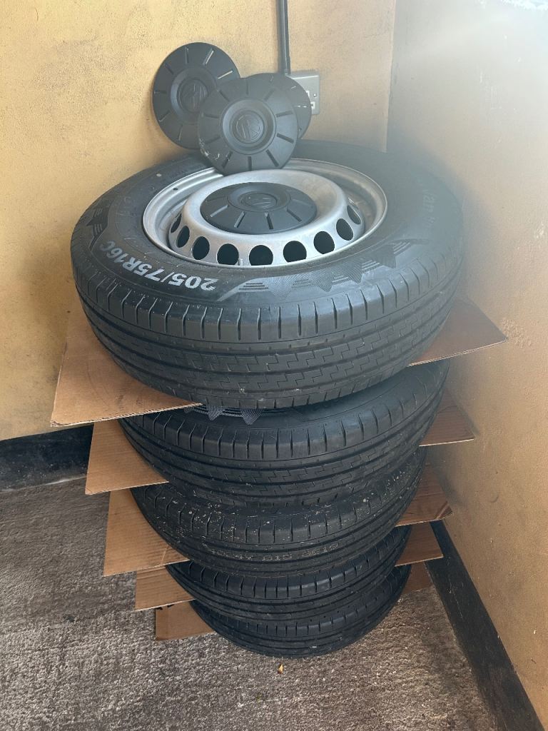 New VW Crafter 2025 Steel Wheels + Tyres 205/75R16C – Genuine – 600 miles – Set of 5