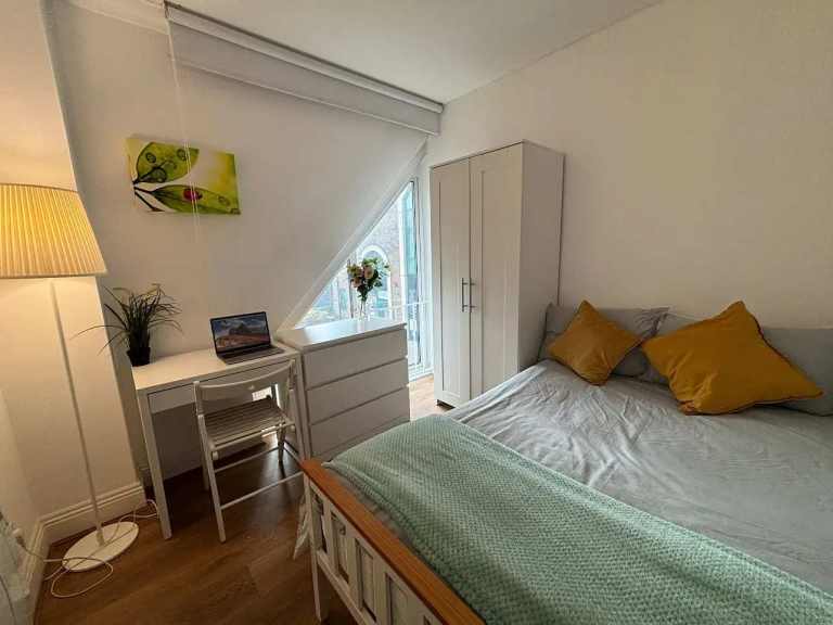 🌟 SPACIOUS DOUBLE ROOM IN CANARY WHARF 🔑