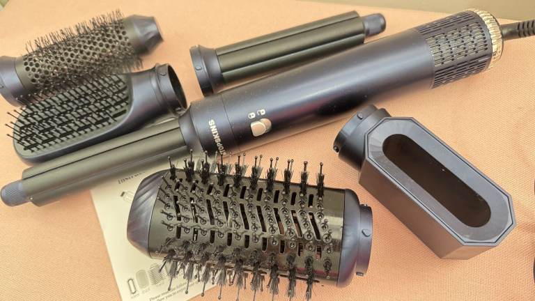 6 in 1 Multi-functional styling hair dryer.