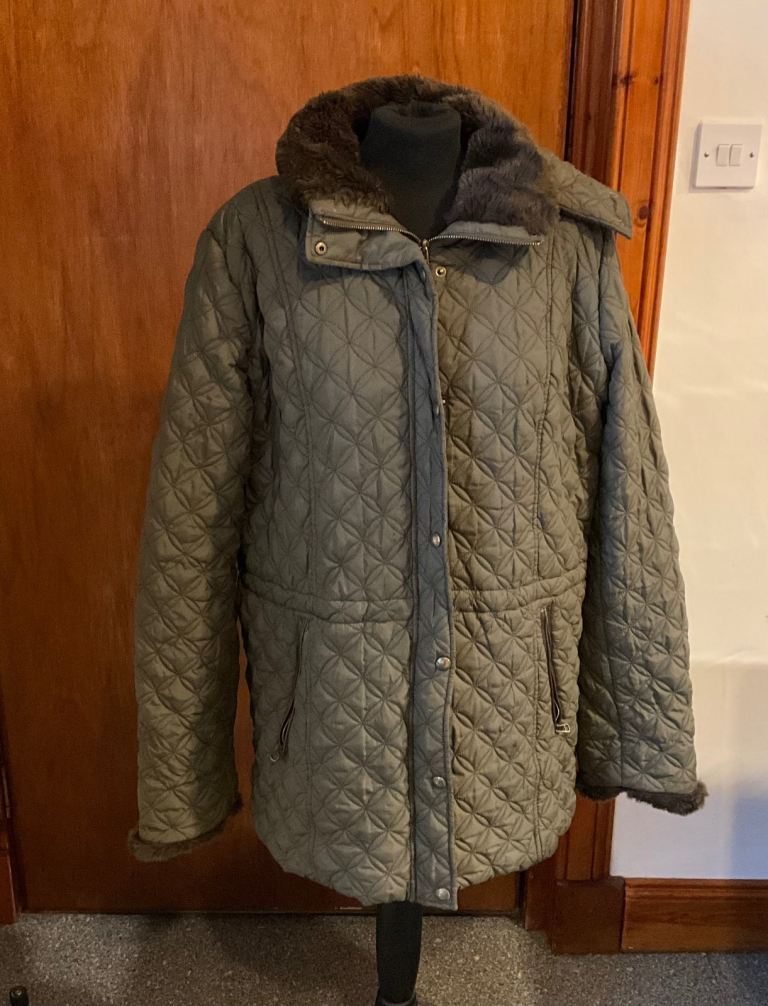 image for ANDREW MARK OF NEW YORK ladies coat size XL about 24 inches pit-pit when flat.