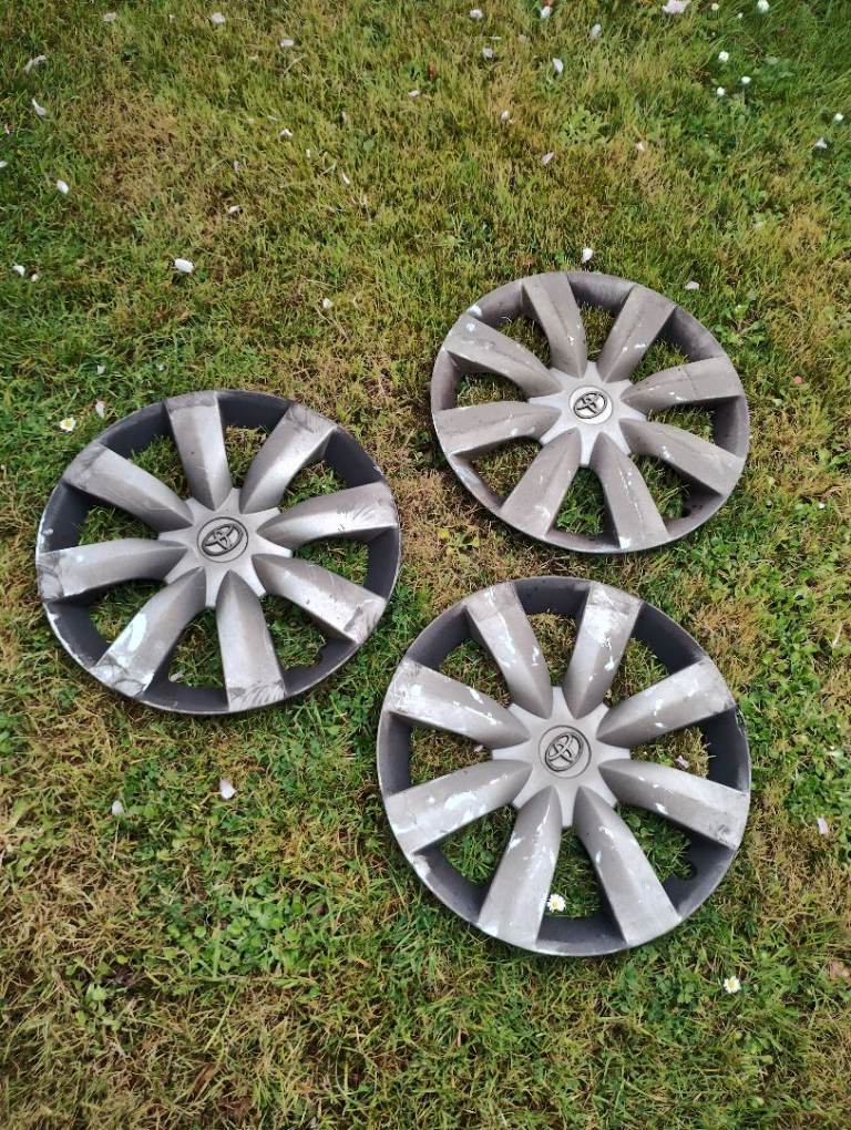 3 Toyota 16" wheel trims