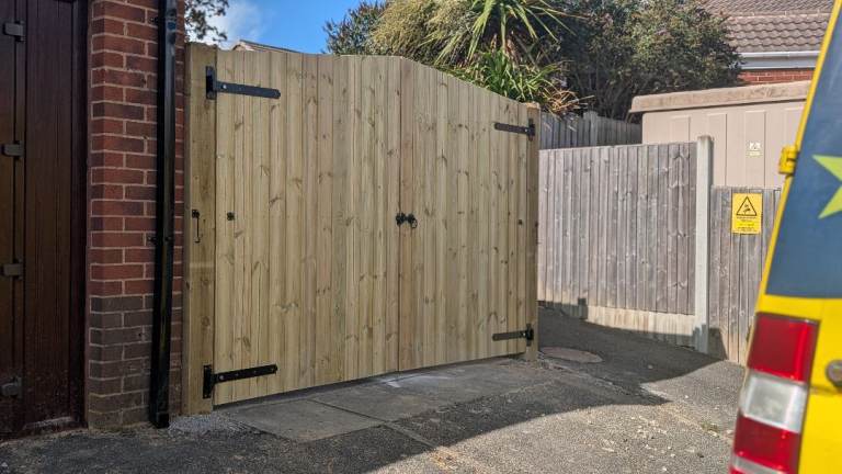 Double driveway gates 