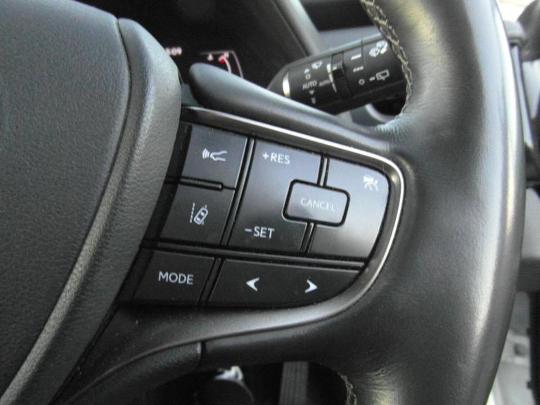 2020 Lexus UX 2.0 250h Premium SUV 5dr Petrol Hybrid E-CVT Euro 6 (s/s) (184 ps) ESTATE Petrol/El...