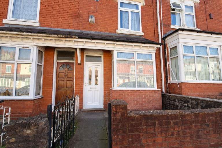 **NANSEN ROAD** TWO BEDROOM HOUSE TO RENT ** WALKING DISTANCE TO ALL SHOPS **CALL NOW TO ENQUIRE**