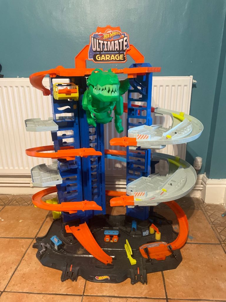 Hot wheels ultimate garage 