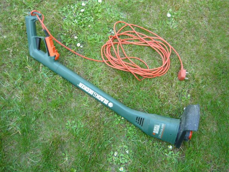 BLACK+DECKER Grass Trimmer lawn strimmer 520LX 180H