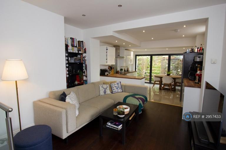 2 bedroom flat in Sydenham Road, Guildford, GU1 (2 bed) (#2957433)