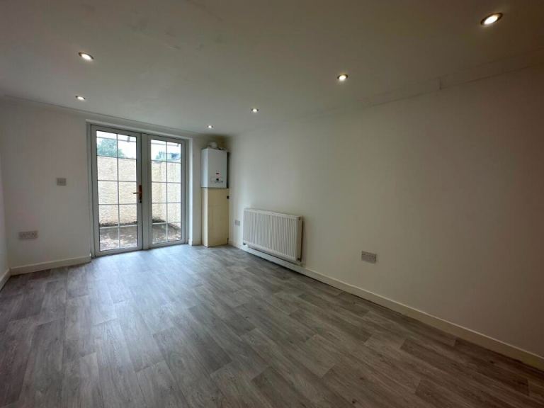 Beautiful 4/5 bedroom detached house Pollokshields 