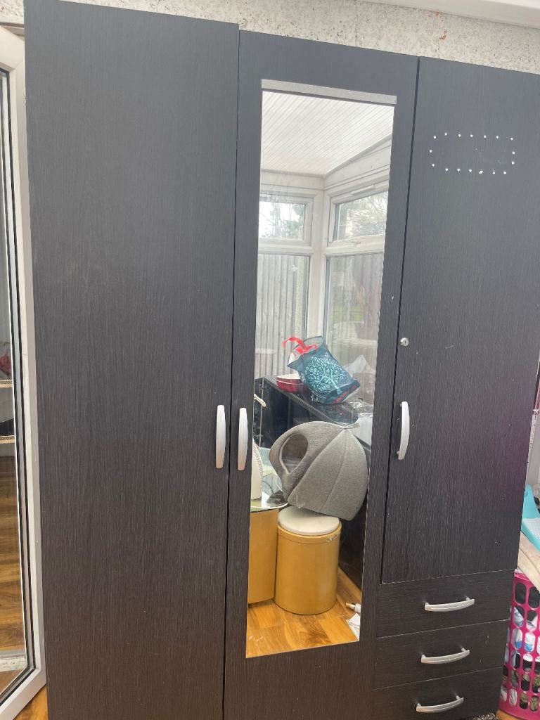 Wardrobe good condition 