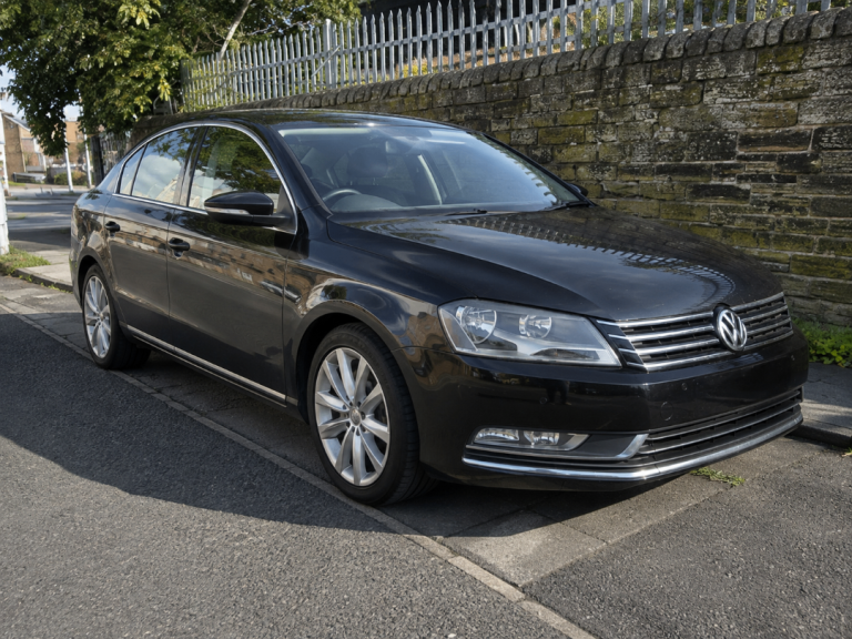 Volkswagen, PASSAT, Saloon, 2013, Manual, 1598 (cc), 4 doors